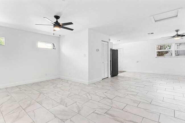Building Photo - 519 29th St