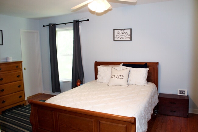 Building Photo - 425 Moon Meadow Ln