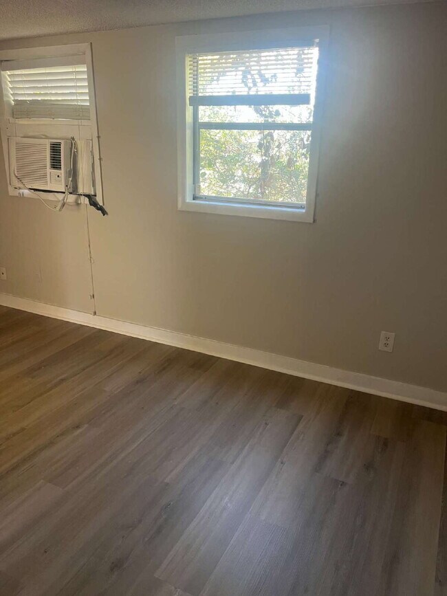 Building Photo - Charming 1-Bedroom Retreat in Vibrant Nashville – Cozy 720 Sq Ft Haven with Garage Access!