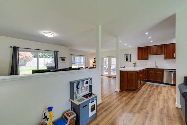 Building Photo - 3Bd/2Ba Kenmore House