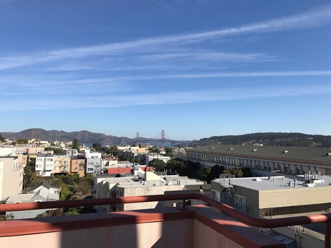 Building Photo - Studio w/Amazing Views, Walk-in Closet, Pa...