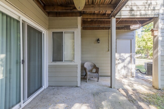 Building Photo - 2539 Stockbridge Dr