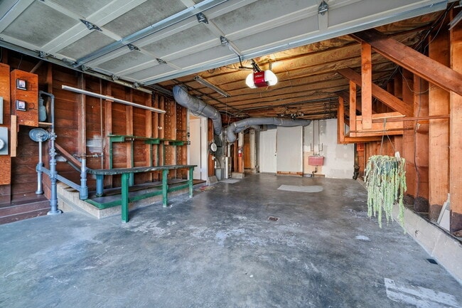 Building Photo - 4439 Kirkham St