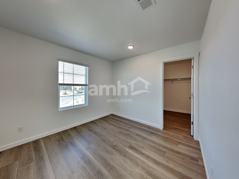 Building Photo - 340 N Addison Way