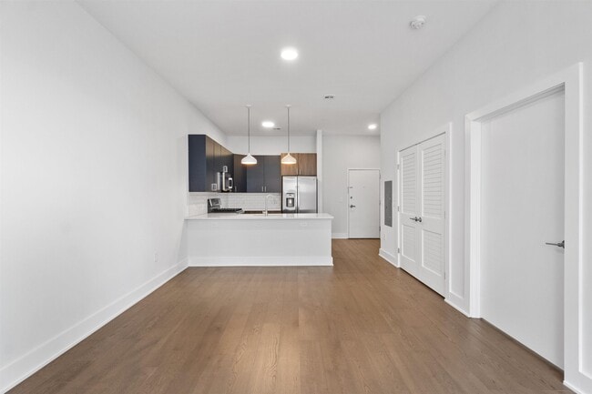 Building Photo - 250 Ave E