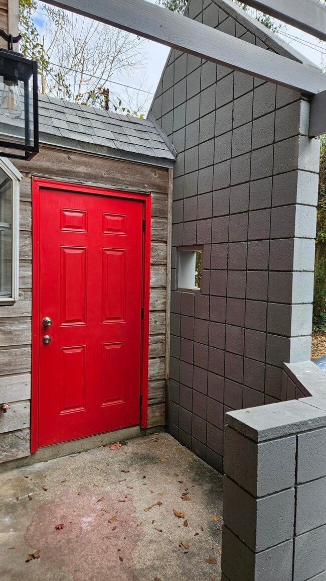 Building Photo - 1998 Nicklaus Dr