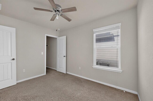 Building Photo - 402 Pentire Way