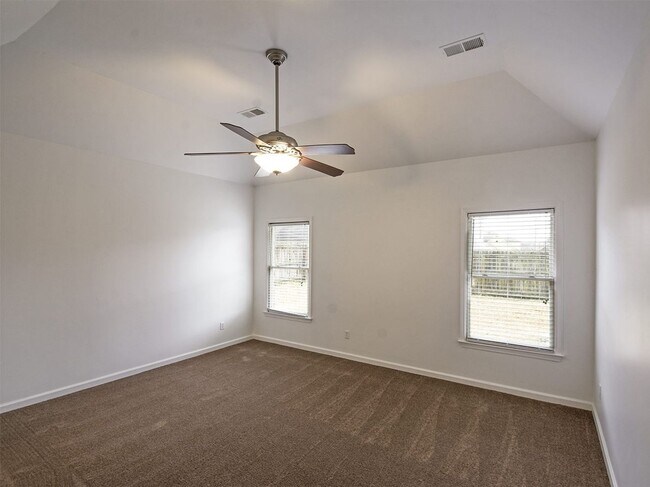 Building Photo - GORGEOUS 4 bed, 3.5 bath home near Macon a...