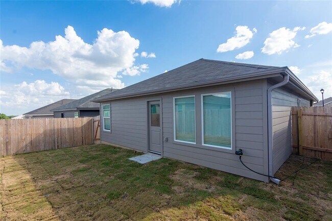 Building Photo - 137 Star Packer Ln