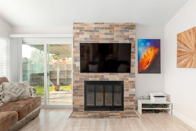 Building Photo - Updated 3 bedroom home in Ridgepoint Area