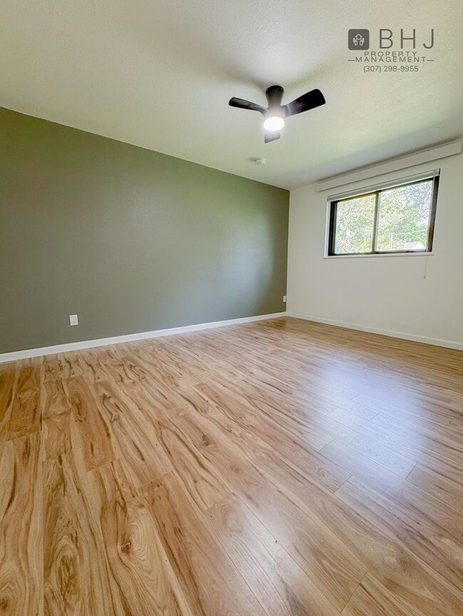 Building Photo - Dog Friendly 2 bed/ 1 bath HOUSE for Rent!