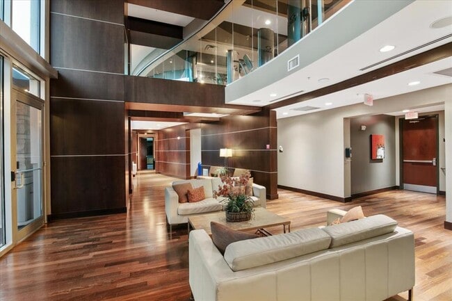 Building Photo - 360 Nueces St