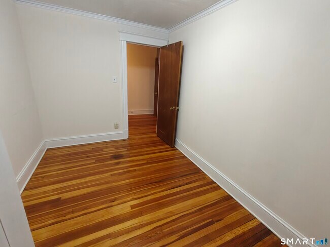 Building Photo - 387 Plainville Ave