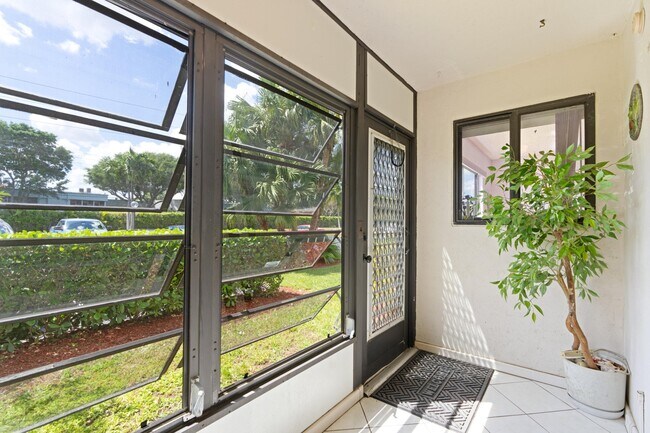 Building Photo - 15450 Pembridge Ave