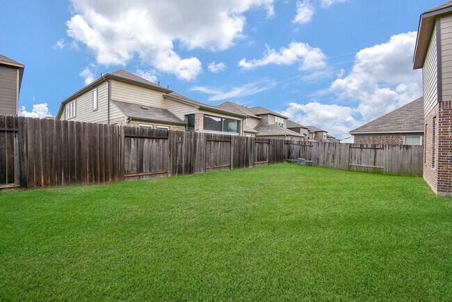 Building Photo - 4442 Buentello Dr
