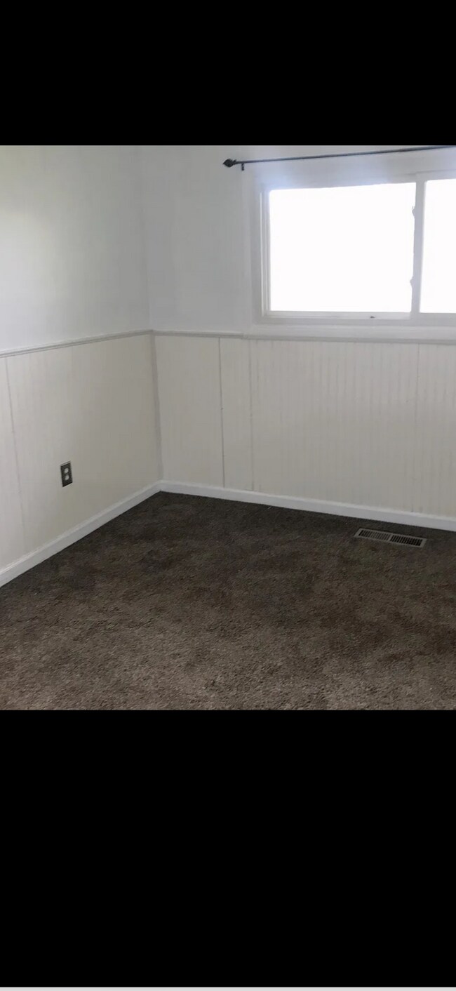 Building Photo - 399 Cedarwood Ct