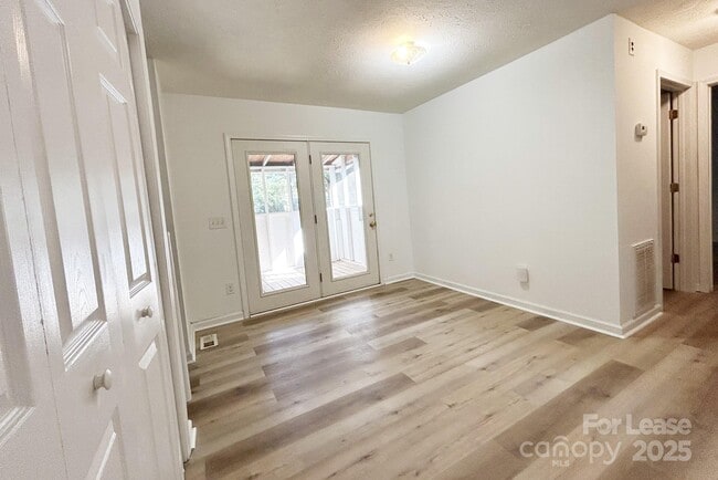 Building Photo - 312 N Linwood Ave
