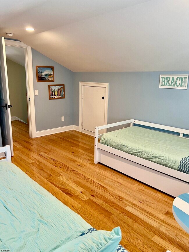 Building Photo - 7611 Ventnor Ave