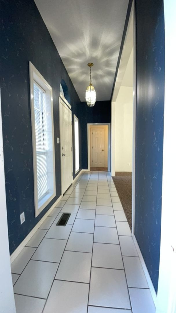 Building Photo - Well-maintained 3-bedroom, 2-bath home in ...