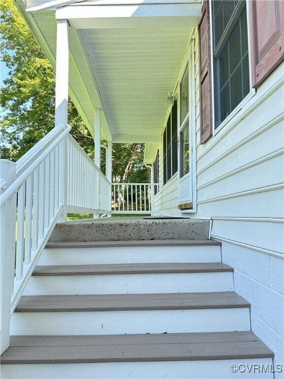 Building Photo - 16421 Chinook Dr