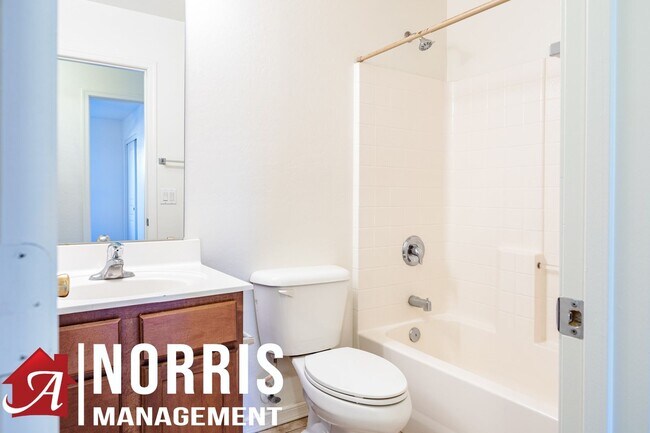 Building Photo - Great Home in a Great Location