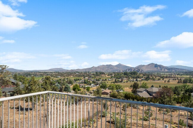 Building Photo - Charming 2 Bedroom ADU with Stunning Smith...