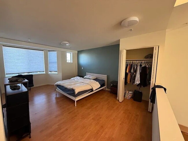 Building Photo - "Chic Urban Living: 2-Bed, 2-Bath Gem on Harrison St in SF!"