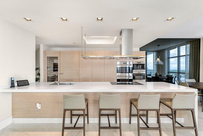 Building Photo - 17301 Biscayne Blvd