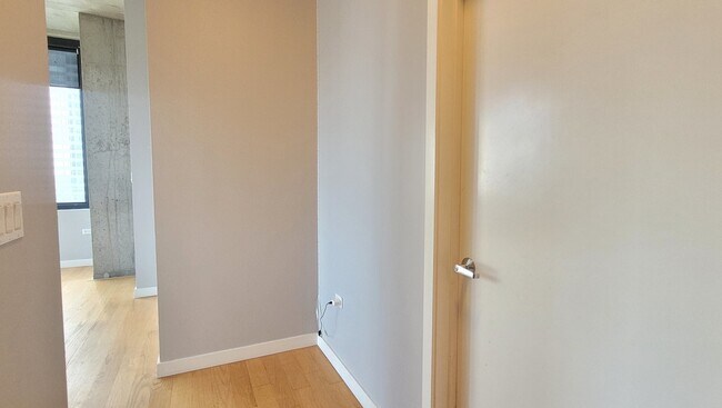 Building Photo - 235 W Van Buren St