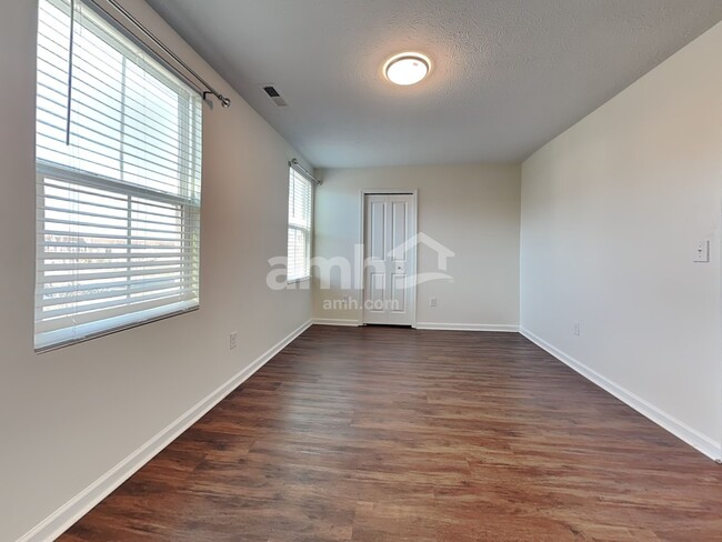 Building Photo - 5670 Julia Kate Dr