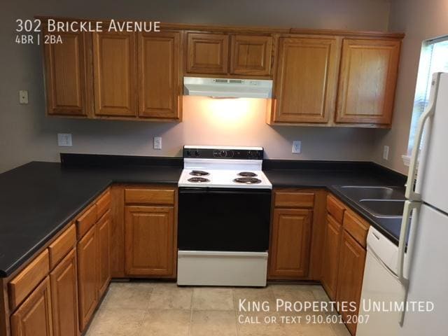 Building Photo - 302 Brickle Ave