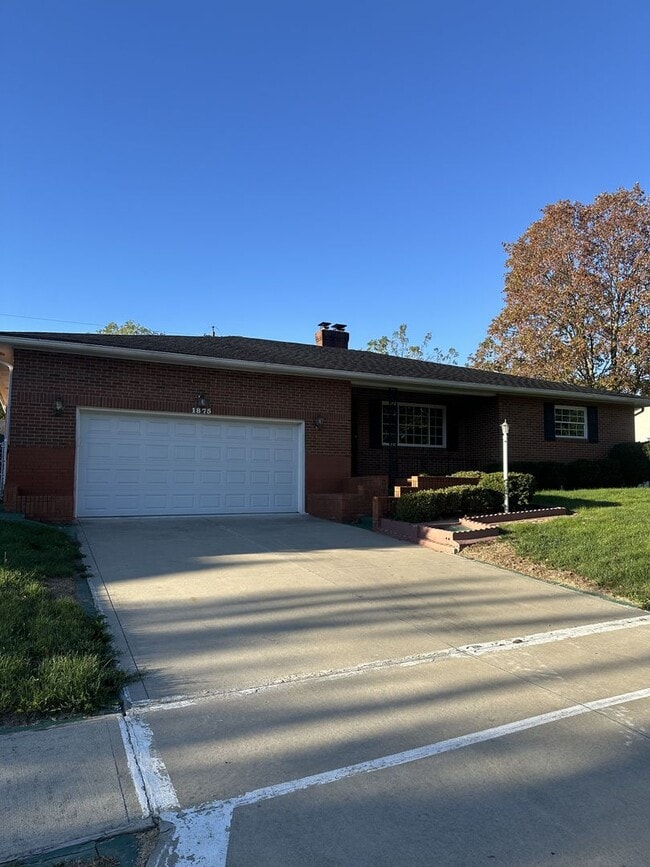 Primary Photo - Welcome to this charming 3-bedroom, 2-bath...