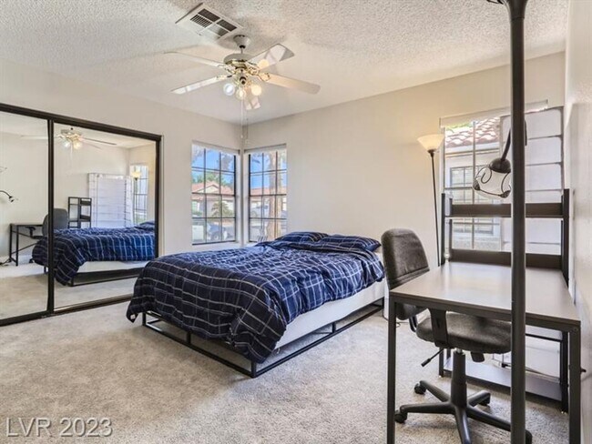 Building Photo - Gorgeous, spacious 1 story fully furnished...