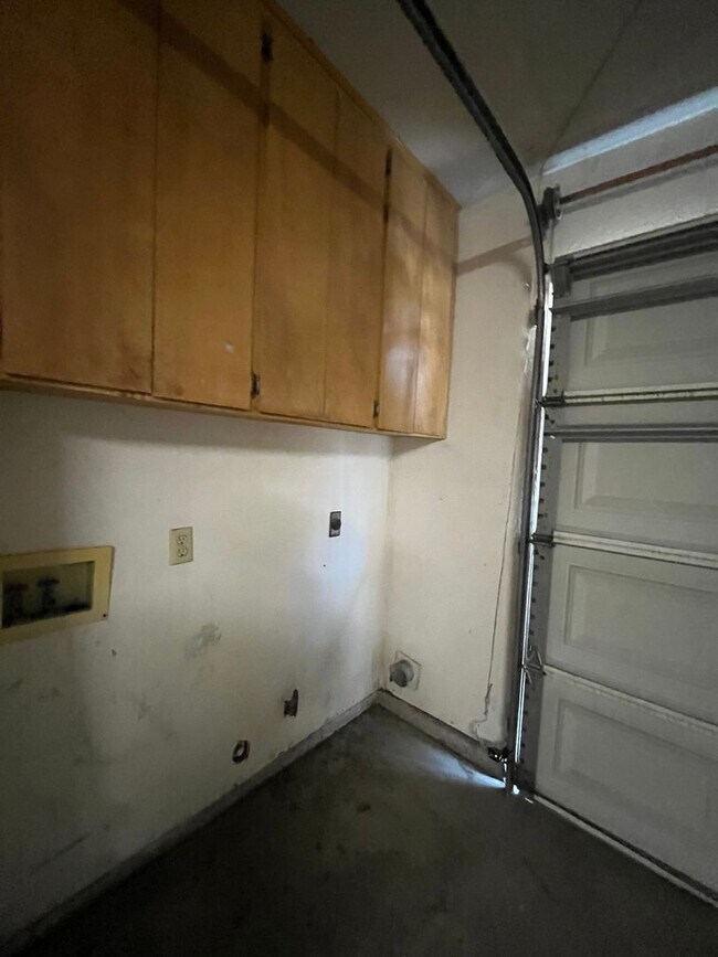 Building Photo - 1281