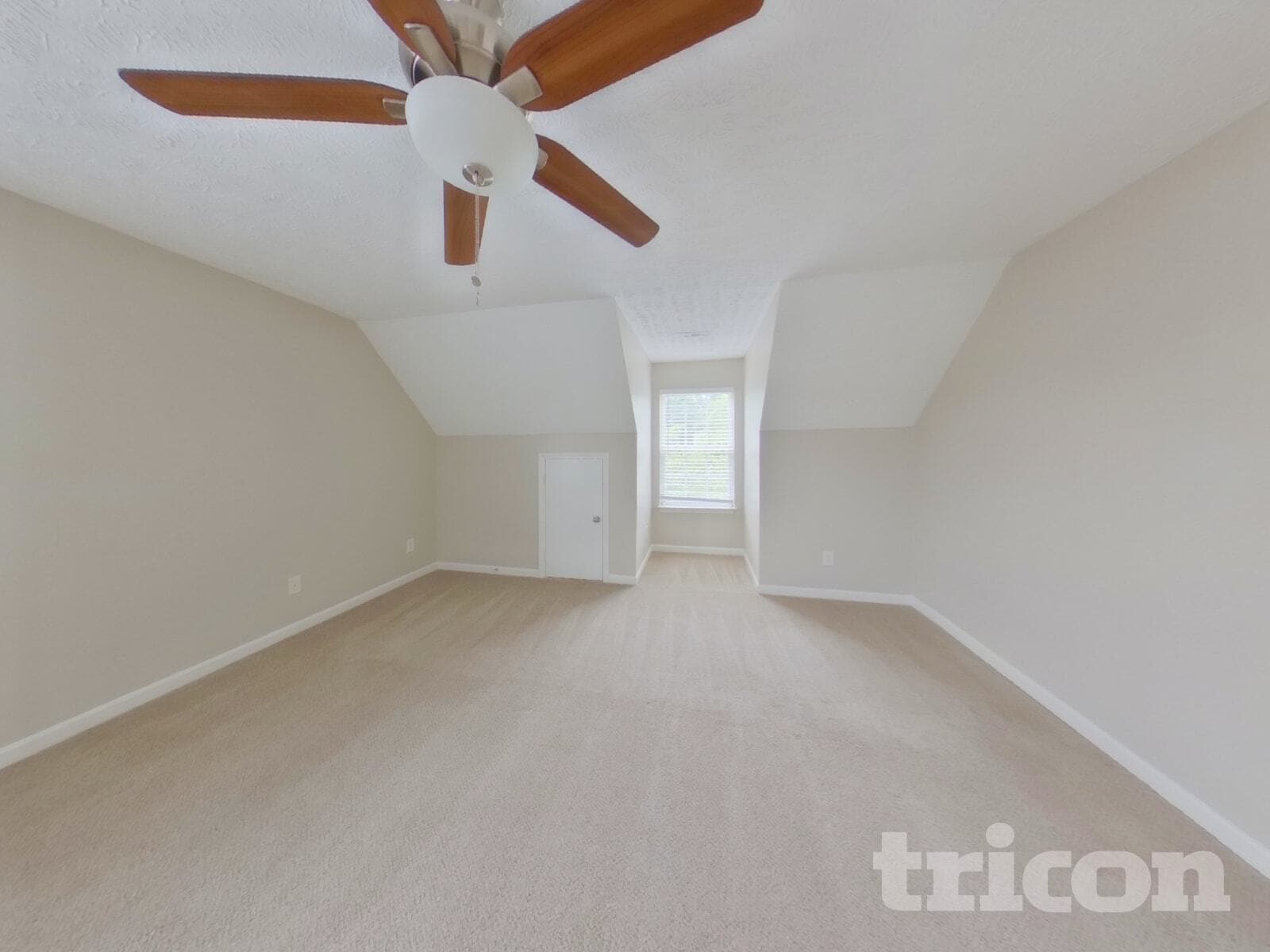 Building Photo - 4028 Deer Run Trce