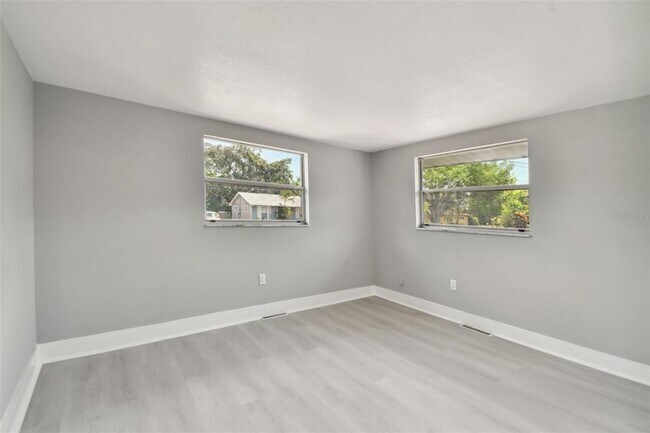 Building Photo - 4411 3rd Ave E
