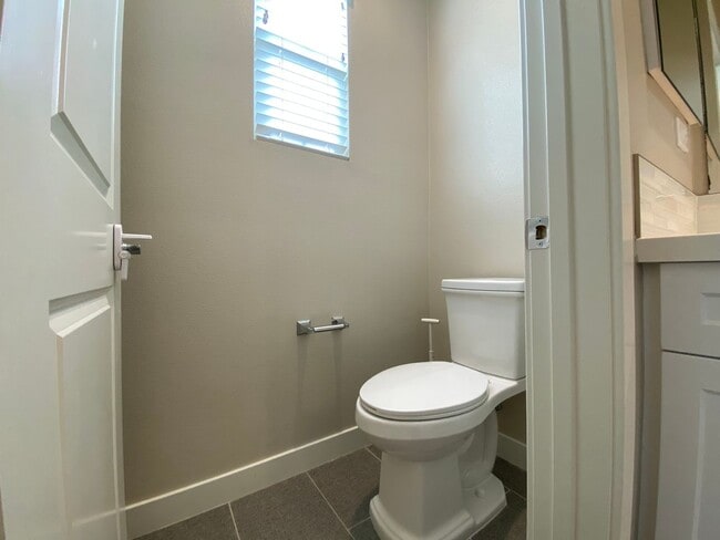Building Photo - *Special*Stunning 3 Bedroom 3.5 Bathroom T...