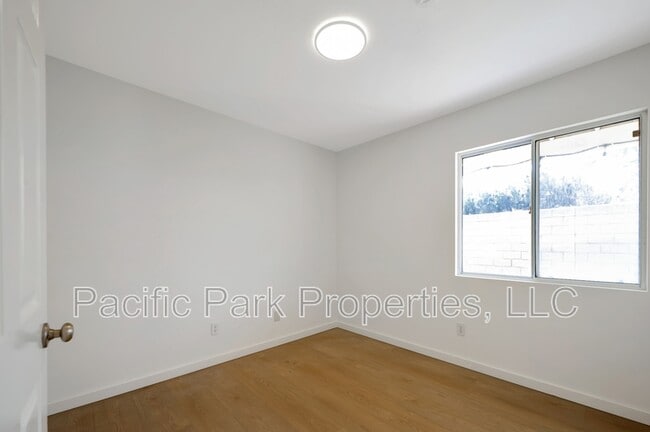 Building Photo - 35 Deerborn Dr