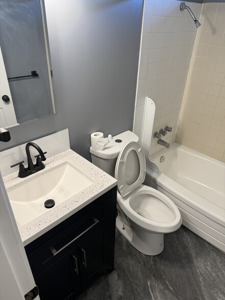 Building Photo - 1194 Kennedy St