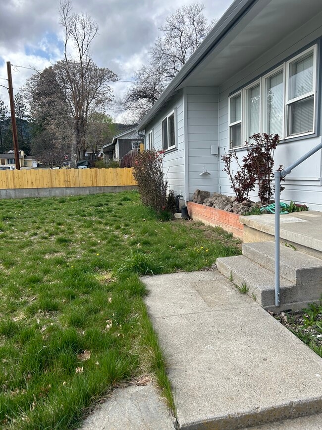 Building Photo - 918 Knapp St