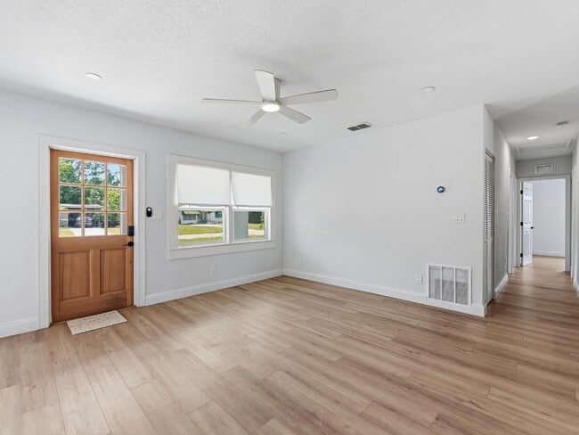 Building Photo - 4085 Neptune Dr SE