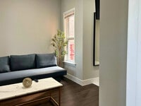 Building Photo - 128 Bainbridge St