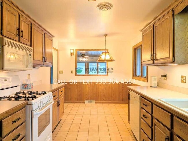 Building Photo - 2636 Orch Pk St NW