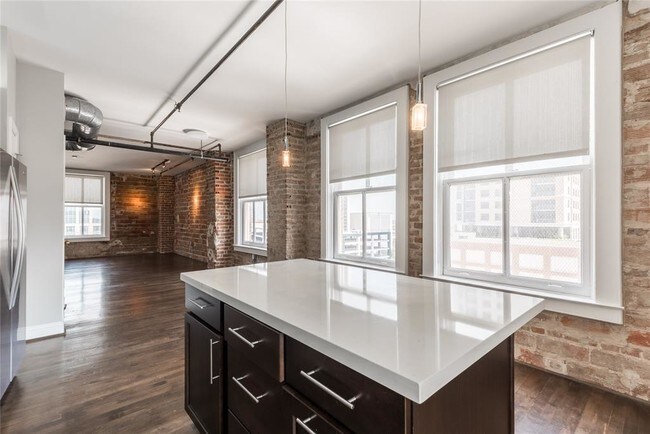 Building Photo - 909 Texas St