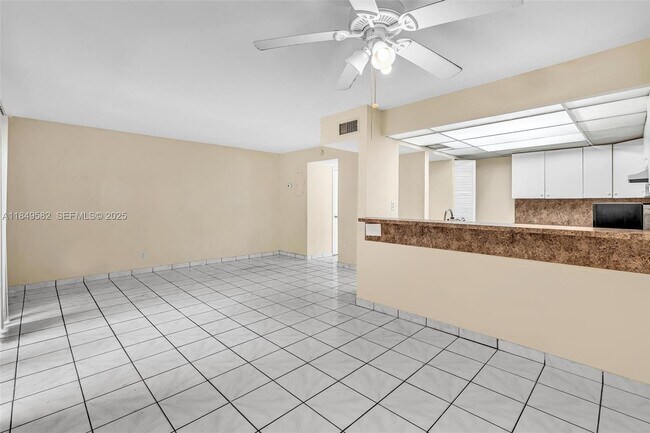 Building Photo - 3750 SW 60th Terrace