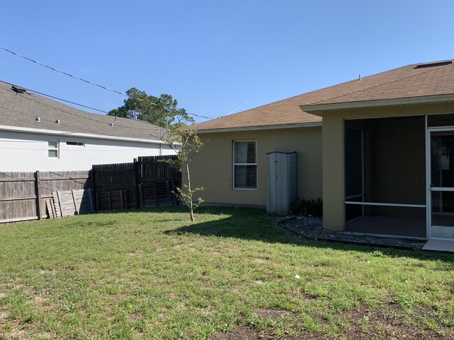 Building Photo - 269 SW Ridgecrest Dr