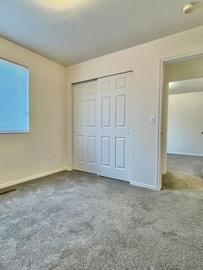 Building Photo - 1516 4000 W