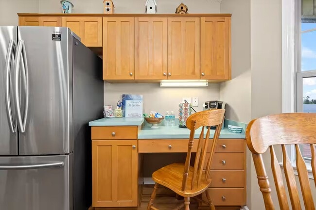 Building Photo - 270 Silver Lake N