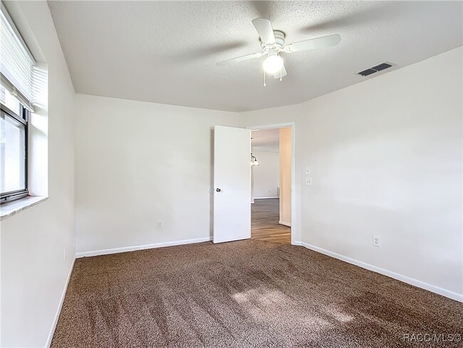 Building Photo - 1237 N Lion Cub Point
