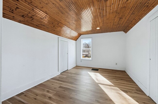 Building Photo - Newly Updated 3-Bedroom Home with Modern U...